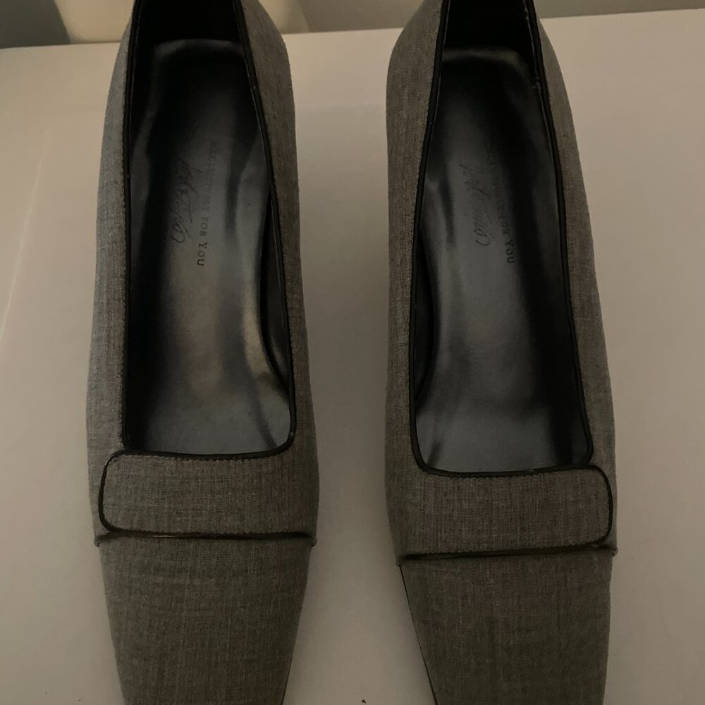 "Exclusively for Lord & Taylor Size 7M Light Gray